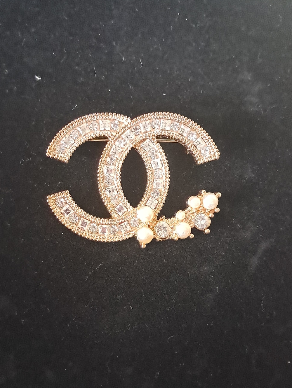 Fashion Jewelry Gold-Tone Crystal & Pearl CC-Style Brooch